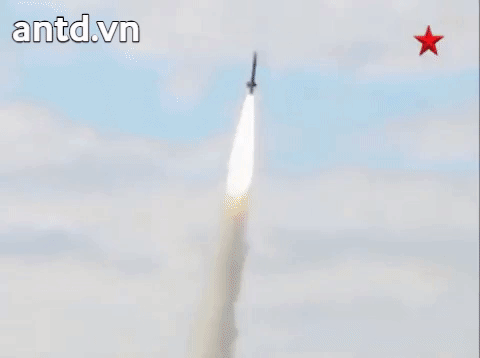 Ngay sau đó, liên quân Nga-Syria liền đáp trả bằng chiến đấu cơ và đặc biệt là tên lửa đạn đạo Tochka-U.