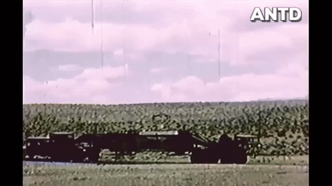 Khẩu pháo được thai nghén từ năm 1949 và chính thức ra mắt công chúng vào năm 1953.