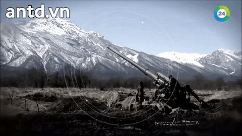 Đây là loại pháo tự hành được coi là mạnh nhất thế giới với đạn nặng 110 kg, tầm bắn lên đến hơn 40 km.