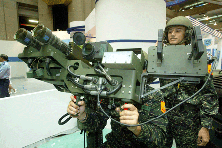 Ban đầu, hải quân Đài Loan muốn trang bị toàn bộ số tên lửa mới trên các chiến hạm và đặt tại căn cứ của lực lượng thủy quân lục chiến.