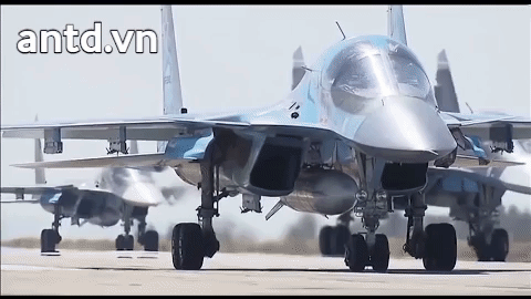 Vào hôm 6/9, truyền thông Nga cho biết 2 chiếc máy bay ném bom tiền tuyến Su-34 Fullback của không quân nước này đã đâm nhau trên vùng trời khu vực Lipetsk trong một cuộc diễn tập và gây ra hư hỏng khá nặng nề.