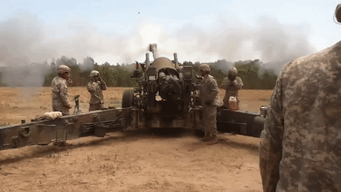 Trong quá khứ, Mỹ từng biên chế 358 khẩu lựu pháo hạng năng M198. Chúng từng là xương sống của lực lượng pháo kéo hạng nặng cho tới khi M777 thay thế vào năm 2005.