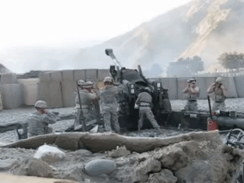 Sau khi nhận ra FSA "khó thuần" và có thể quay lại phản mình, Mỹ đã rút bớt sự viện trợ và thay vào đó là chuyển cho lực lượng Dân chủ Syria (SDF) được Mỹ lập nên sau này.