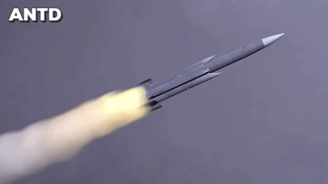 Trong giai đoạn cuối của quá trình tấn công, tên lửa Hùng Phong 3 sẽ kích hoạt cơ chế chuyển động tự do, bay không theo bất kỳ quỹ đạo nào, miễn chạm tới mục tiêu, để tránh việc bị đánh chặn.