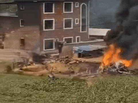 Hãng thông tấn Nga Avia-pro cũng đã đăng tải đoạn phim độc đáo khá độc đáo về địa điểm được cho là nơi máy bay chiến đấu của không quân Trung Quốc rơi.