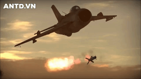 Một sự cố hy hữu với tên lửa AIM-9B đã giúp Liên Xô nắm trong tay một nguyên mẫu tên lửa này và cho ra đời mẫu K-13 trang bị cho tiêm kích MiG-21.