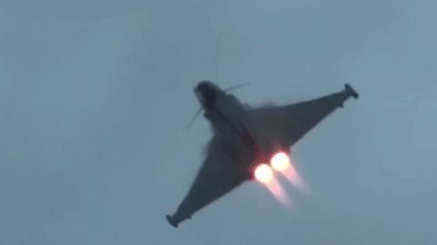 EF-2000 Typhoon được trang bị 2 động cơ Eurojet EJ200 và có tốc độ tối đa 2.390km/h.