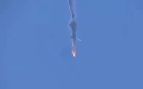 Theo những hình ảnh ghi lại từ hiện trường, hai máy bay ném bom tiền tuyến Su-24MK của Không quân Syria đã bị bắn hạ khi đang làm nhiệm vụ tấn công thành phố Saraqib, phía Đông tỉnh Idlib.