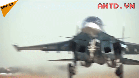 Nga vừa quyết định cho 12 máy bay ném bom chiến đấu Su-34 và 2 máy bay vận tải An-26 luyện tập hạ cánh xuống một con đường cao tốc chưa hoàn thiện tại cộng hòa Tatarstan thuộc Nga.