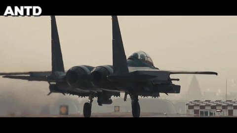 Biên đội F-15K của Không quân Hàn Quốc đã bay tuần tra trên nhóm đảo Dokdo/Takeshima tranh chấp với Nhật ở biển Hoa Đông, động thái này khiến Nhật Bản tức giận.