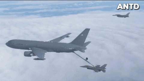 Sự cố mới nhất được Không quân Mỹ phát hiện hôm 30-3 khi nhiều chiếc thuộc dòng máy bay tiếp dầu trên không KC-46A đồng loạt bị rò rỉ nhiên liệu quá mức. Ngay khi phát hiện ra sự cố, quyết định ngừng bay toàn bộ máy bay KC-46A của Mỹ đã được đưa ra.