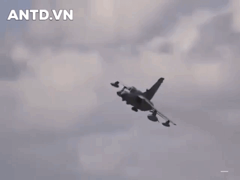 Cụ thể, Houthi đã sử dụng tên lửa phòng không tối tân để bắn hạ một chiếc máy bay cường kích Tornado.