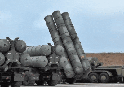 "Trong những tháng gần đây, máy bay trinh sát của quân đội Mỹ và máy bay không người lái thường xuyên được nhìn thấy gần biên giới Crimea và Syria, chúng thường làm việc theo cặp".