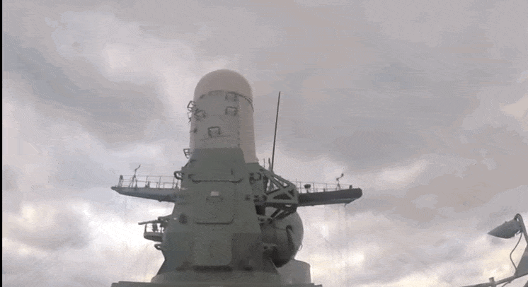 Các tổ hợp CIWS được kết nối với radar, hệ thống điều khiển hỏa lực cùng công nghệ chỉ huy và kiểm soát để nhanh chóng khai hỏa trong trường hợp tàu bị tấn công.