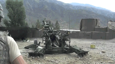 Mẫu pháo này tham chiến lần đầu trong cuộc chiến của Mỹ tại Afghanistan. Hiện tại M777 đang tham chiến tại Syria gây ra nhiều đòn sấm sét cho quân khủng bố IS cũng như các cánh quân đối lập với lực lượng SDF.