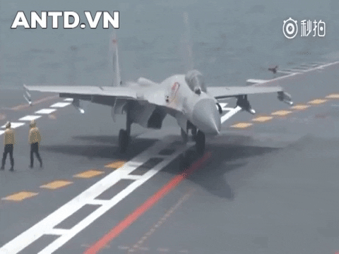 Không ít chuyên gia cho rằng, J-15 Trung Quốc xứng đáng với vai trò thị uy và phô trương thanh thế là chính, còn năng lực chiến đấu thực sự vẫn còn là điều đáng bàn.