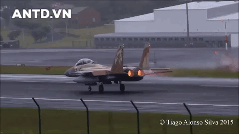 Tải trọng của F-15E rất đáng gờm khi lên tới 11 tấn trong khi các chiến đấu cơ Su-35 của Nga chỉ có khả năng mang theo 8 tấn.