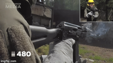 Video ghi lại quá trình “tra tấn” khẩu AK-74M bằng 26 băng đạn, tương đương 780 viên đạn được đem ra xả hết bằng chế độ bắn tự động.
