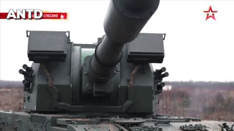 Đây cũng là dòng pháo tự hành có tốc độ bắn cực cao khi lên tới tới 16 phát/phút. Tốc độ bắn của pháo tự hành phương Tây thường dao động trong khoảng 5 tới 6 phát/phút.