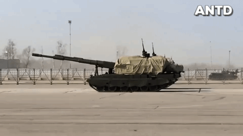 Tuy tới thời điểm hiện tại chúng vẫn chưa đi vào biên chế, nhưng những tính năng đỉnh cao của pháo tự hành 2S35 Koalitsiya-SV Nga đã khiến phương Tây đứng ngồi không yên.