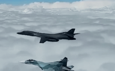 Trước tình hình trên, dĩ nhiên Bộ Quốc phòng Nga không thể ngồi yên quan sát mà họ đã ngay lập tức đưa ra hành động đáp trả theo đánh giá là chẳng kém phần cứng rắn.