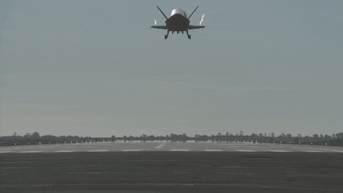 Các chuyên gia bày tỏ bất ngờ trước cuộc thử nghiệm và chưa rõ phương tiện được Trung Quốc thử là nguyên mẫu tàu vũ trụ chở người hay là máy bay không gian giống X-37B.