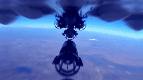 Bom được thả từ máy bay ở độ cao từ 400-5.000m với tốc độ từ 500-1.200km/h.