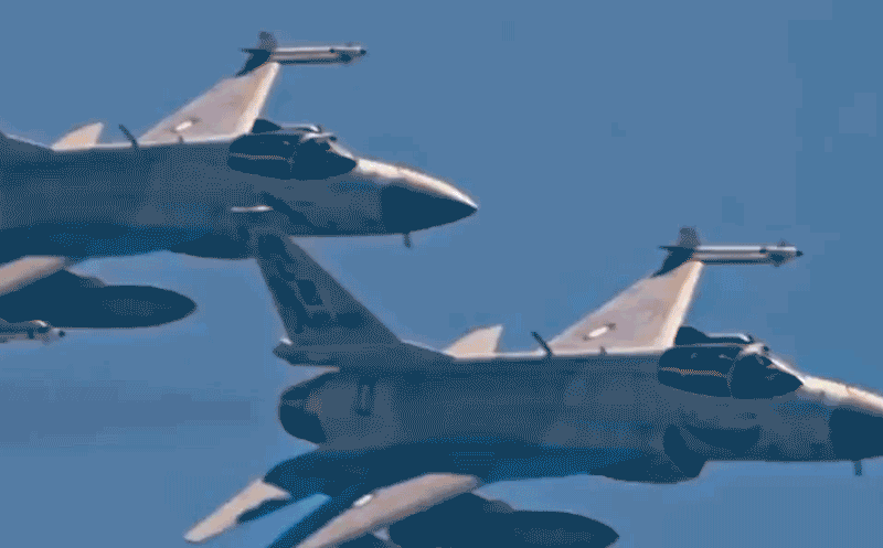 "Chuyến thăm này không chỉ đơn thuần là nhằm mục đích xã giao. Lực lượng vũ trang Ukraine đang cố gắng khẩn trương thay thế tiêm kích MiG-29 và Su-27 được thừa hưởng từ thời Liên Xô".