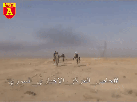 Trước khi nội chiến nổ ra vào năm 2011, quân đội Syria có khoảng 220.000 binh sĩ chính quy, được coi là một trong những lực lượng quân sự hùng hậu hàng đầu ở Trung Đông. 