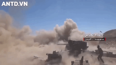 Trước quân số hùng hậu của các lực lượng nước ngoài, quân đội chính quy Syria trở nên lép vế khi chỉ còn lại không quá 70.000 lính dưới quyền chỉ huy trực tiếp của Tổng thống al-Assad. 