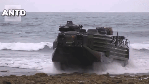 Xe thiết giáp đổ bộ tấn công (AAV-7A1) chở 16 người bị chìm khi tham gia cuộc huấn luyện của thủy quân lục chiến Mỹ ở bờ biển phía nam bang California chiều 30/7.