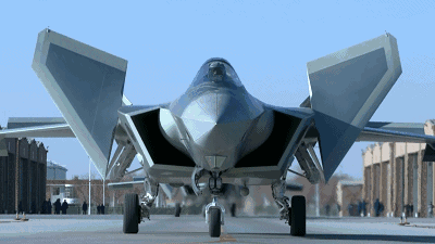 Màn đối đầu có thể xảy ra giữa tiêm kích tàng hình J-20 của Trung Quốc với Rafale do Pháp sản xuất dự báo sẽ là sự kiện không thể bỏ qua với truyền thông quốc tế.