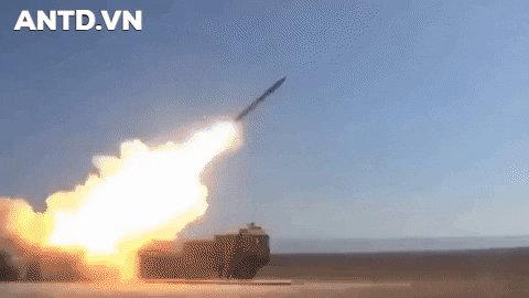 Hiện loại pháo phản lực phóng loạt T-122 đang được sử dụng tại Syria chính là biến thể phát triển dựa trên pháo phản lực BM-21 Liên Xô.