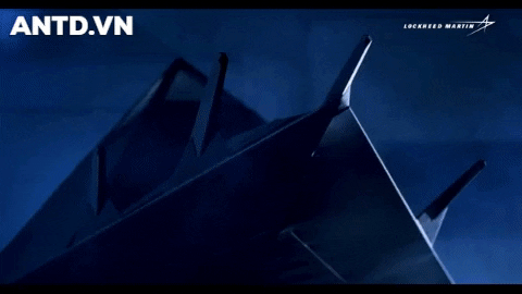 Chiến đấu cơ Lockheed F-117 Nighthawk Chim ưng đêm, tên hiệu “hạt huyền”, được mệnh danh là "bóng ma" của không quân Mỹ. Ngày 18-6-1981 chiếc F-117 thực hiện chuyến bay đầu tiên, mở ra kỷ nguyên của những chiến đấu cơ tàng hình.