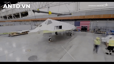 Vũ khí này là sản phẩm của Tập đoàn Lockheed Martin phát triển cho Không quân Mỹ. Tập đoàn này đã sản xuất tổng cộng 64 chiếc F-117 trong đó có 5 mẫu thử nghiệm.