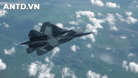 Đây là lần đầu tiên phi công lực lượng Không quân Vũ trụ Nga được trực tiếp điều khiển tiêm kích tàng hình Su-57.