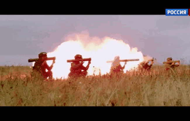 Khi bắn thuốc đẩy vốn được đặt trong một khoang riêng biệt với tên lửa sẽ đẩy tên lửa ra khỏi súng cũng như tạo một luồng khí phụt đẩy ra phía sau để tạo hiệu ứng không giật cho súng.