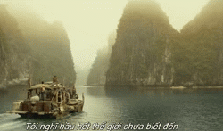 Vịnh Hạ Long có diện tích 1.553 km2 với gần 2.000 đảo, trong đó khu di sản thế giới được UNESCO công nhận có diện tích trên 434 km2 với 788 đảo, có giá trị đặc biệt về văn hóa, thẩm mĩ, địa chất, sinh học và kinh tế. Trên vịnh có nhiều đảo đất, hang động, bãi tắm, cảnh quan đẹp thuận lợi cho phát triển nhiều điểm, nhiều hình thức du lịch hấp dẫn. Ảnh: Cắt từ video.
