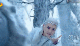 Thời gian này, bộ phim truyền hình cổ trang Vương quốc ảo/Ice Fantasy của điện ảnh Trung Quốc, thuộc thể loại viễn tưởng, hành động gây chú ý với dàn diễn viên "khủng" như Phùng Thiệu Phong, Kim Hee Sun, Hồ Binh... Bộ phim được cải biên từ tiểu thuyết ăn khách của nhà văn trẻ kiêm nhà sản xuất lừng danh Quách Kính Minh. Phim có kinh phí đầu tư 330 triệu NDT (hơn 1,1 nghìn tỉ đồng), trong đó đặc biệt phần lớn dành cho khâu kỹ xảo hình ảnh.