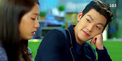  Choi Young Do trong "The Heirs": Dường như Kim Woo Bin sinh ra để diễn những vai bad boy. Tuy nhiên, không một vai diễn nào của anh chàng gây phản hồi tiêu cực cho khán giả. Trái lại, ngoại hình đẹp lạ và nét bất cần trên khuôn mặt anh chàng lại trở thành điểm hút fan. Choi Young Do trong phim là một kẻ “ghét cả thế giới và tất cả những người trong đó”, chỉ trừ Cha Eun Sang. Khi trái tim băng giá của anh chàng tan chảy cũng là lúc các fan girls bị anh chàng bad boy này hạ gục.