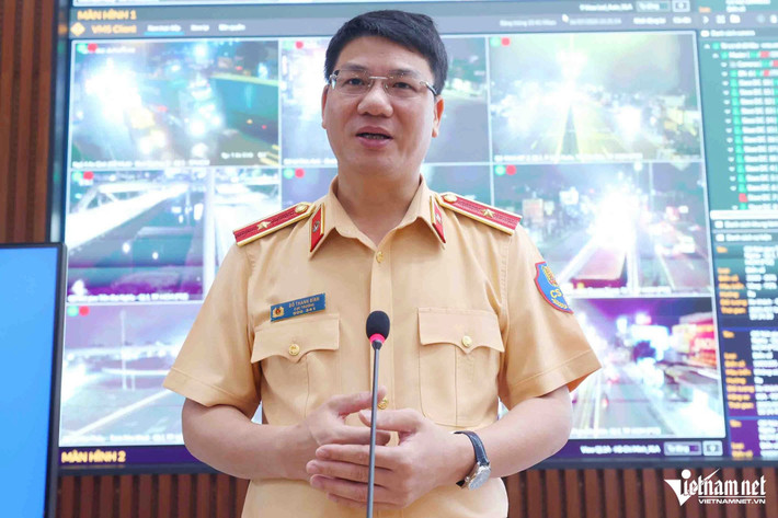 Thiếu tướng Đỗ Thanh Bình - Cục trưởng Cục CSGT cho biết, hiện Cục triển khai thí điểm gửi cảnh báo vi phạm giao thông thông qua ứng dụng VNeTraffic đối với các phương tiện vi phạm trên 4 tuyến cao tốc do đơn vị quản lý: Nội Bài - Lào Cai; Đà Nẵng - Quảng Ngãi; TPHCM – Long Thành – Dầu Giây; TPHCM – Trung Lương. Thời gian tới, đơn vị sẽ nghiên cứu, đề xuất tiến tới sửa đổi một số quy định cho phép người vi phạm có thể phản hồi lại thông báo vi phạm này qua mạng.