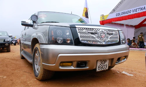 "Chạm mặt" bán tải Cadillac tiền tỷ độc nhất Việt Nam