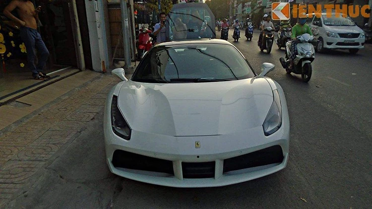 Thêm một “siêu ngựa” Ferrari F488 GTB nhập tịch Việt Nam