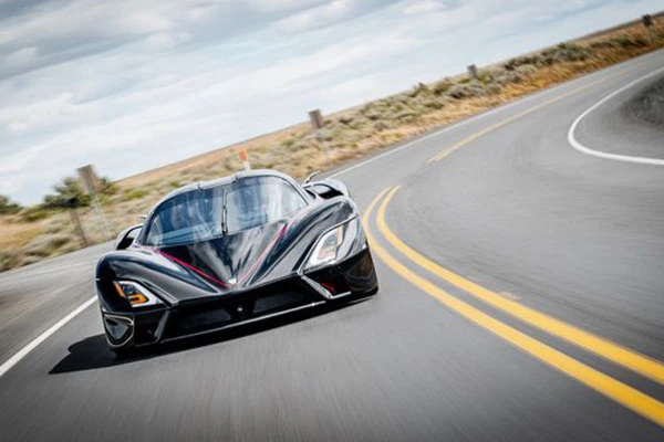 SSC Tuatara "hạ bệ" Bugatti Chiron để lên ngôi vua tốc độ