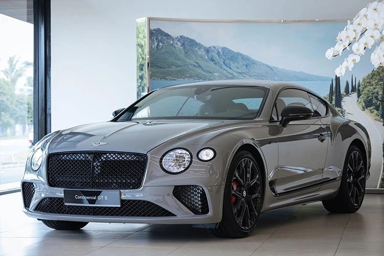  Bentley Continental GT S V8 MY23 hơn 22 tỷ của nữ đại gia Bình Dương