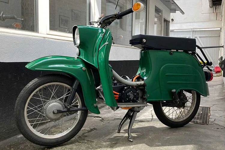 Xe máy Simson "chở lợn" phiên bản không khói quay lại thị trường