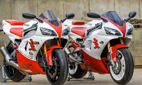Siêu môtô Yamaha R1 2018 "biến hình" xe cũ đời đầu
