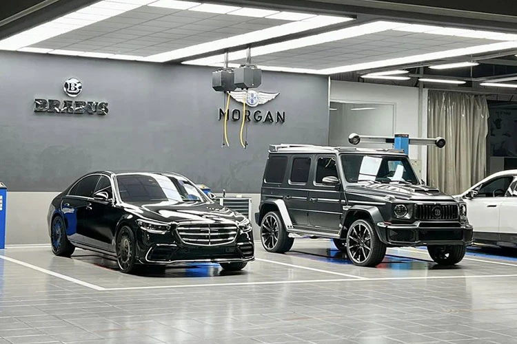 Bộ đôi "xế độ" Brabus hơn 80 tỷ lộ diện trước giờ khai mạc VMS 2022
