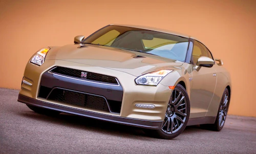 Soi “hàng hiếm” Nissan GT-R 45th Anniversary “bản gold“