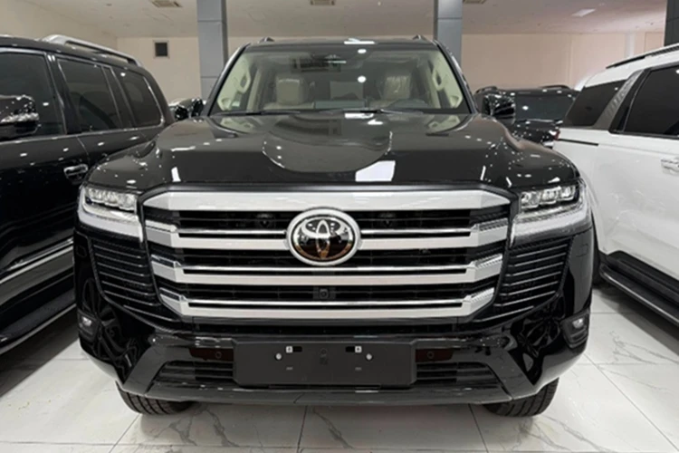 Toyota Land Cruiser 2025 “bằng xương bằng thịt” hơn 4,5 tỷ tại Việt Nam